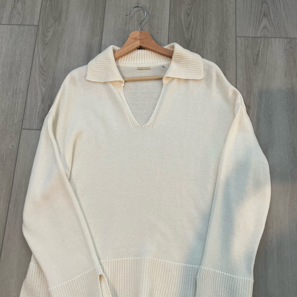 Elie Tahari Cream V-Neck Sweater